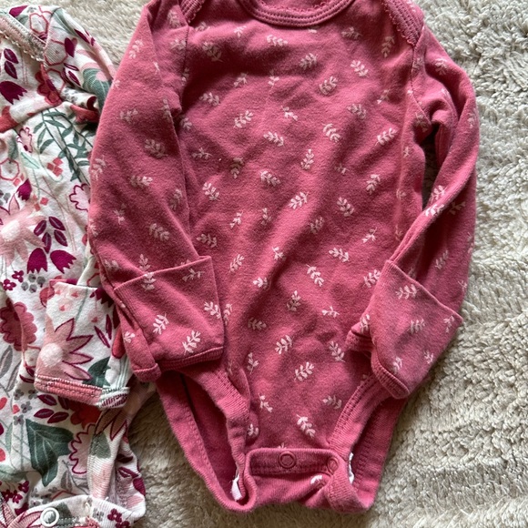 Donated☀️
💙5/$25💙 Carters onesies long sleeve newborn - Picture 4 of 4